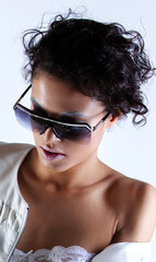 Fototapeta premium Portrait of african american woman in stylish clothes and sunglasses