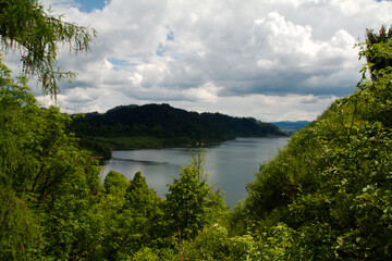 Fototapeta na wymiar widok na jezioro