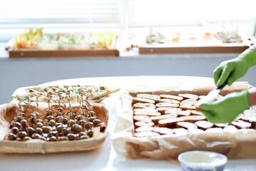 A cake sitting on top of a table