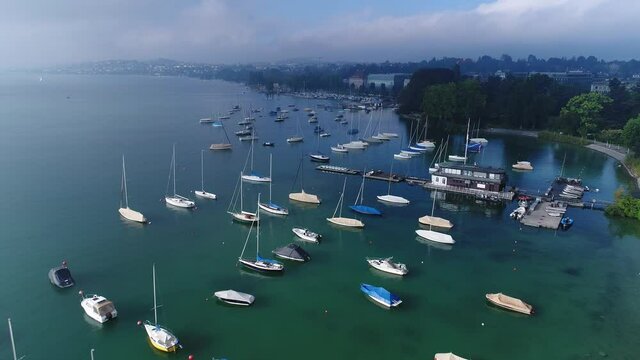 port un matin d'&eacute;t&eacute; sur le lac - Zurich 