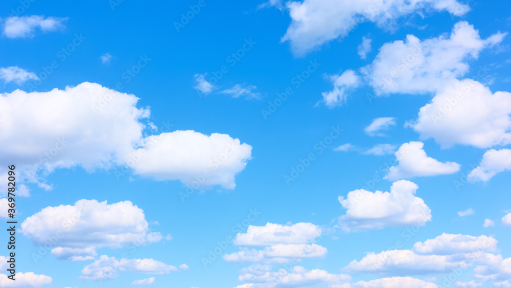 Wall mural blue sky with white heap clouds