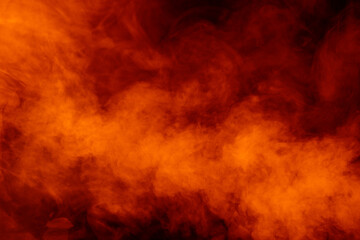 Oranje rook op zwarte achtergrond