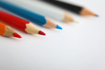 Obraz premium Colorful pencils and blank sheet of paper notebook