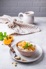 Oatmeal with apricots and nuts