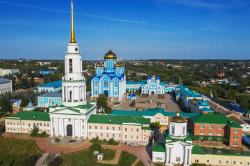 Obraz premium Zadonsk, Russia. Vladimir Cathedral of the Zadonsk Nativity of mother of God monastery, aerial view.