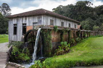 Fototapeta na wymiar An old wooden house with waterwheel at Rio Grande do Sul - Brazil