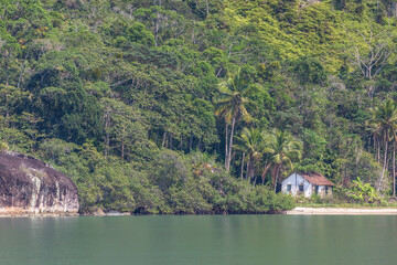 Fototapeta premium Abandoned house in beach of Saco do Mamanguá - Rio de Janeiro - Brazil