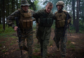 Fototapeta premium marines capture terrorist alive