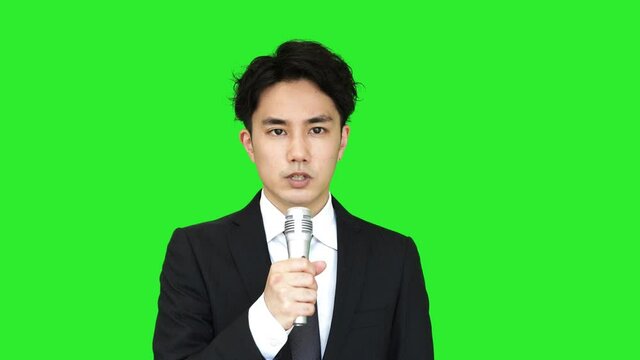アナウンサー　レポーター　暗いニュース　イメージクロマキー合成用
