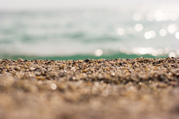 The sea behind the pebbles, Pebbles horizont