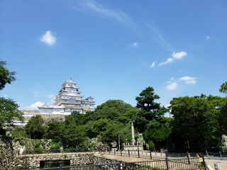 青空と姫路城