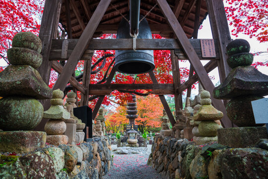 化野念仏寺」の写真素材 | 267件の無料イラスト画像 | Adobe Stock