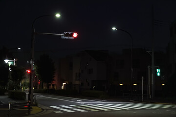 夜の十字路の光景