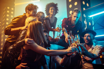 Obraz premium Imprezowanie przez całą noc