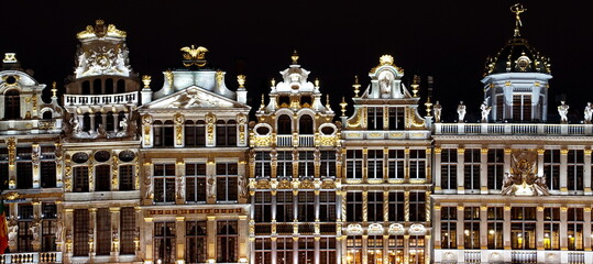 Fototapeta premium Night shot of illuminated facades on the Grand Place or Square also used in English or Grote Markt that is the central square of Brussels.