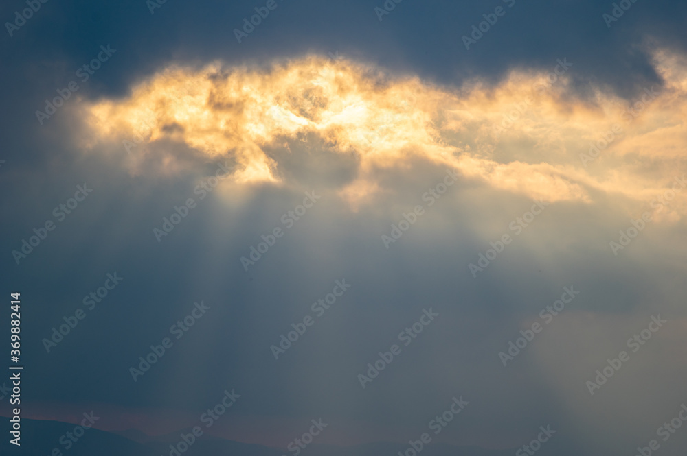 Canvas Prints the sun's rays breaking through the clouds