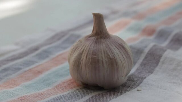 white garlic on a towel 