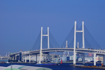 横浜ベイブリッジと青空