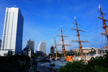 桜木町駅前の高層ビル群