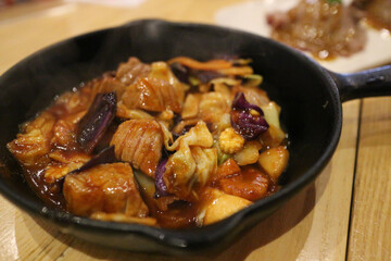 Pork stir fried with vegatables Japanese on blakc bowl