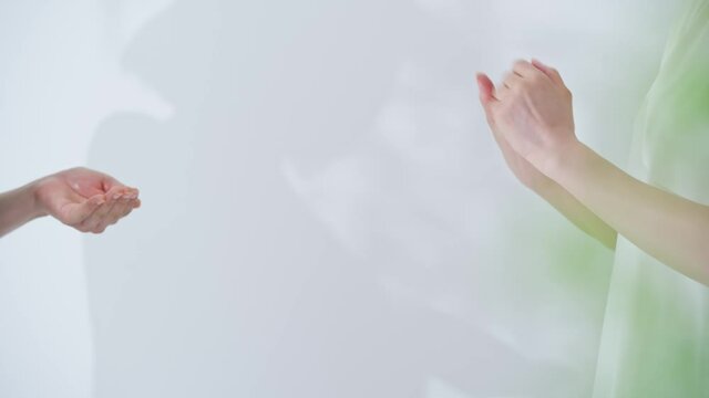 除菌スプレー・女性