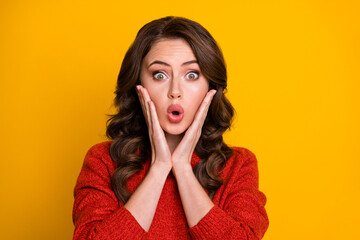 Close-up portrait of her she nice attractive lovely pretty worried wavy-haired girl unexpected news...