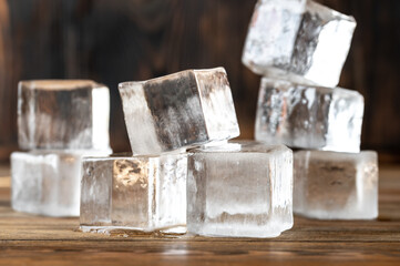 Crystal clear ice cubes
