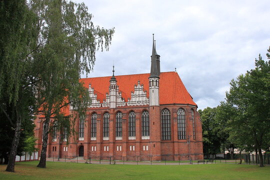 Danzig (Polen) - die neugotische Pfarrkirche Unserer Lieben Frau, K&ouml;nigin der polnischen Krone, erbaut 1920.