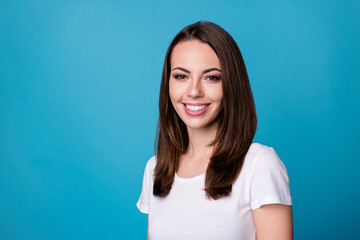 Obraz premium Closeup photo of attractive pretty adorable lady good mood smiling teeth beaming charming cute straight hairstyle wear casual white t-shirt isolated blue color background
