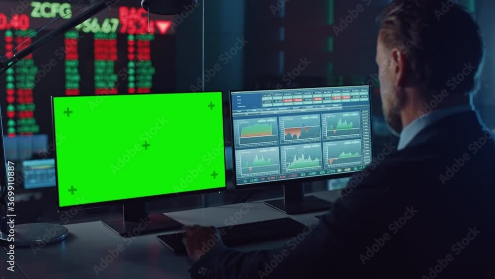 Poster Professional Financial Data Analysts Working on a Computer with Green Screen in Modern Monitoring Office with Live Analytics Feed on a Big Digital Screen. Monitoring Room with Finance Specialists. 