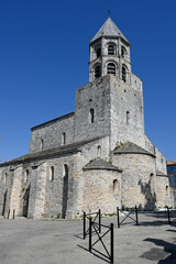 Fototapeta na wymiar Eglise Saint Michel La Garde Adhémar Drôme