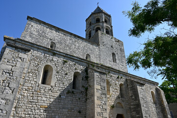 Fototapeta na wymiar Eglise Saint Michel La Garde Adhémar Drôme
