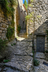 Rues du Village de Crestet dans la Drôme
