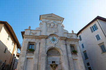 Fototapeta na wymiar fountain of clock in the center of spoleto