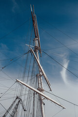 Obraz premium Nautical knot of rope in old ship