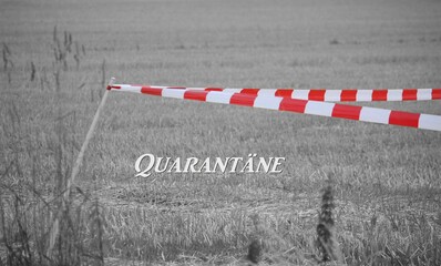 Absperrung mit Flatterband wegen Quarantäne