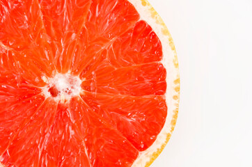 カットしたグレープフルーツ（ルビー）
