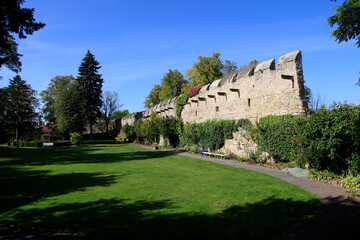 Fototapeta na wymiar Innenhof mit Schutzwall der Burg Creuzburg, Thueringen, Deutschland, Europa