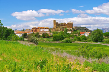 Fototapeta na wymiar die mittelalterliche Stadt Novales in Aragon, Spain - the medieval town of Novales in Aragon