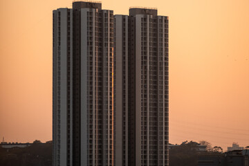A tall high rise skyscraper in the city of Mumbai