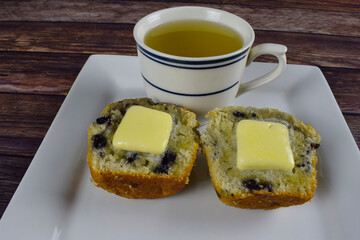 blueberry muffin with tea