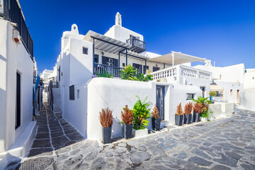 Obraz premium Mykonos, Greece - Cobblestone alley whitewashed village Cyclades Islands