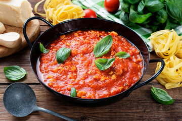 Traditional italian bolognese sauce with chicken meat for pasta or spaghetti.	
