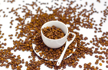 white coffee Cup and coffee beans on a white background, the concept of cheerfulness