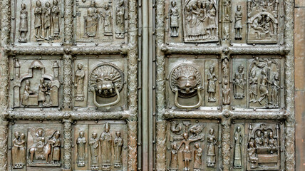 Metal door handle in the shape of a lion's head