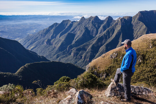 Man looking to the cliffs of Ronda Canyon - Bom Jardim da Serra - SC - Brazil
