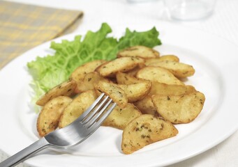 COUNTRY POTATOES IN A PLATE