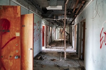 Fototapeta na wymiar old abandoned hospital building