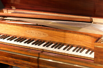 Fototapeta na wymiar old piano 