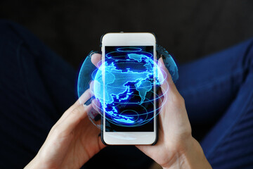 スマートフォンに表示されたCGの地球